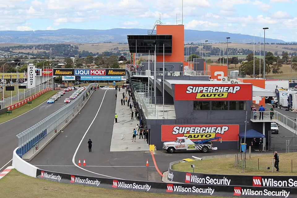 The Bathurst 1000: Why the Great Race Is the Greatest Sporting Event in Australia