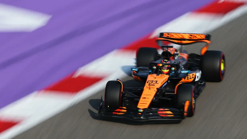 Piastri Tops the Timesheets: McLaren Star Sends Albert Park Into Raptures