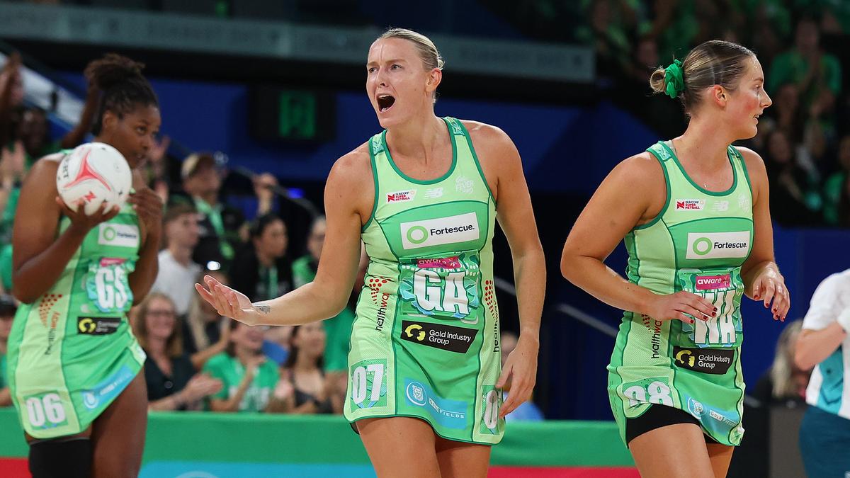 Super Netball 2026: Sasha Glasgow returns to lead West Coast Fever to win over Sunshine Coast Lightning