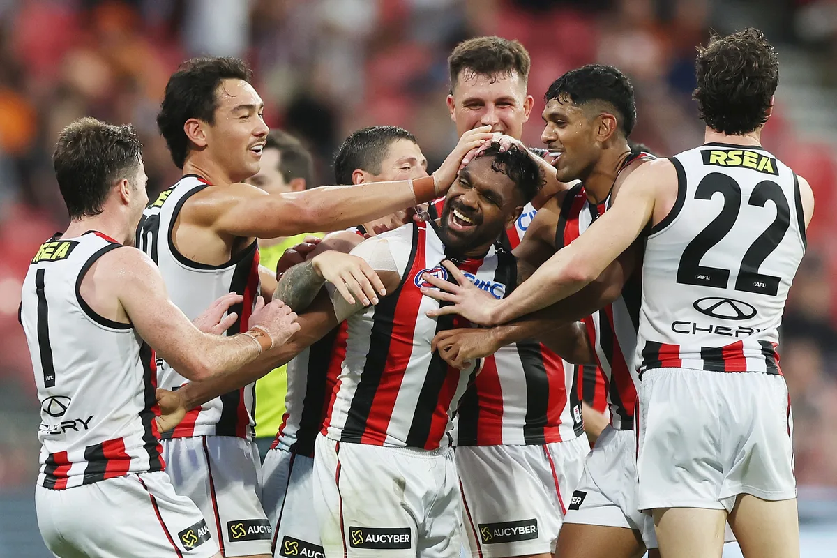 Saints cling on to withstand Giants' late surge in heartstopper