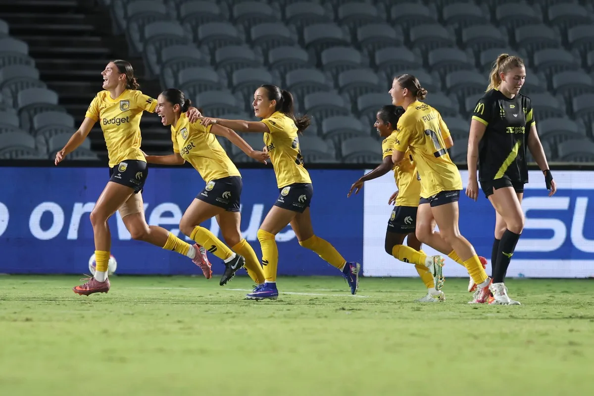 Central Coast shoot up to fifth with shock win over Wellington Phoenix