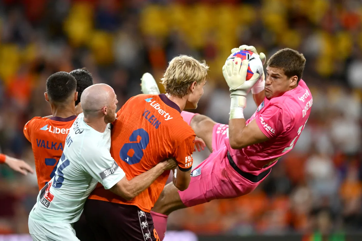 Brisbane and Sydney settle for goalless draw at Suncorp Stadium