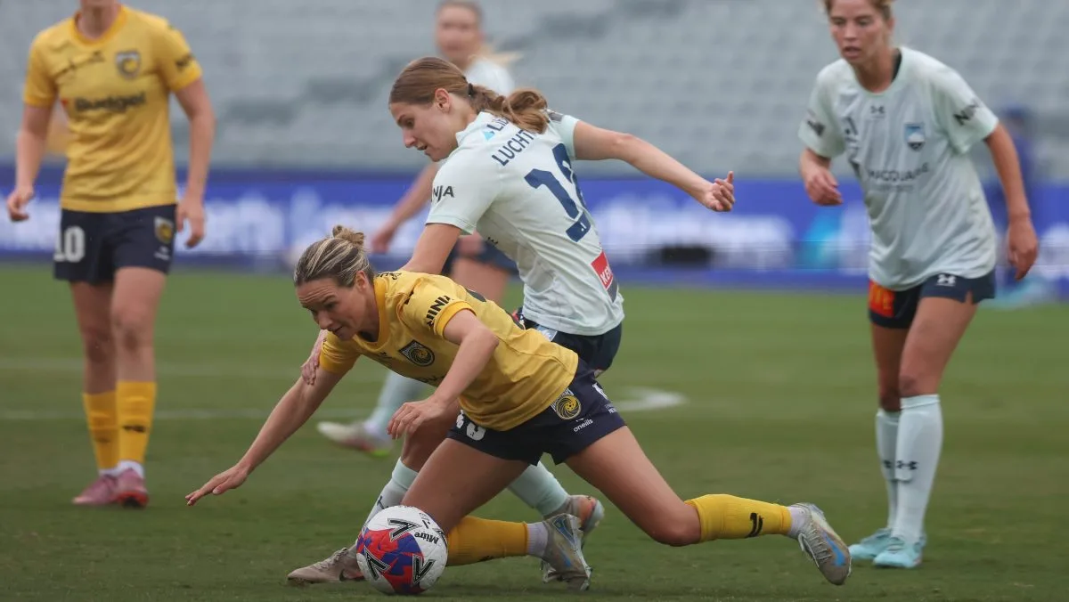 Mariners squander finals, Sydney avoid spoon in final day stalemate