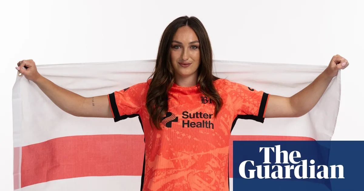 Keira Barry gets first call-up and Niamh Charles also joins England squad