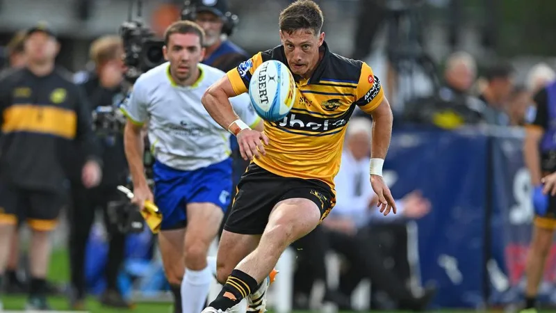 Hurricanes blow away Blues in top-of-table clash
