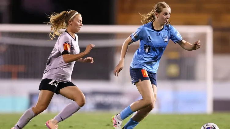 Hana Lowry joins Vålerenga from Sydney FC