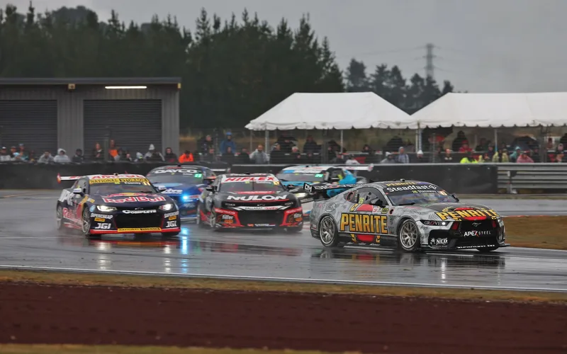 Kiwi Racing Fever: Supercars Hit Ruapuna for Epic Weekend