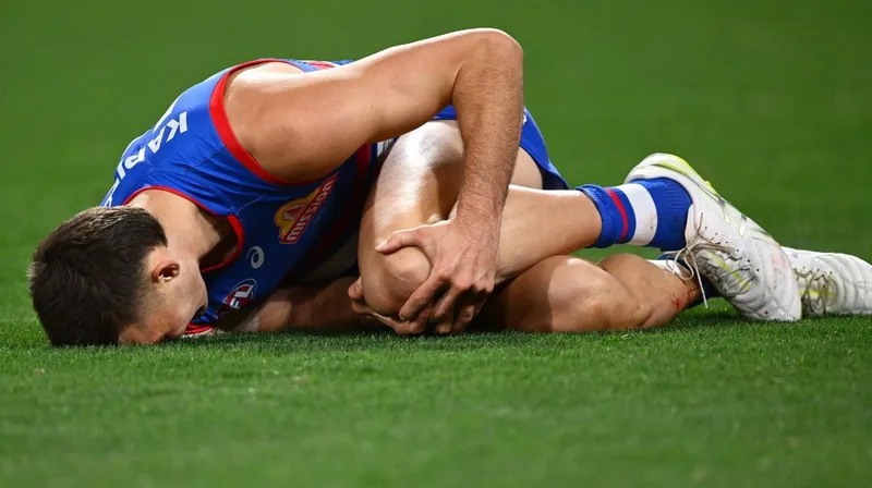 Distressing scenes as Western Bulldogs superstar Sam Darcy goes down with knee injury