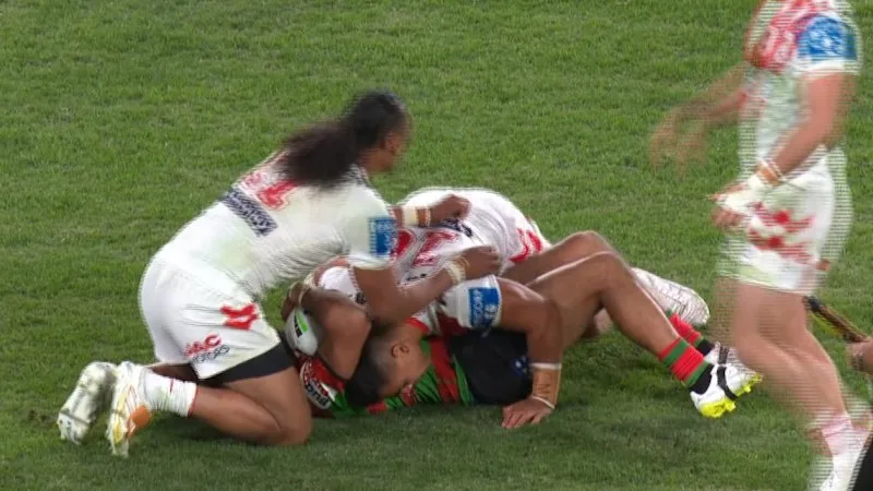 Su'A sent off for horror Murray hit