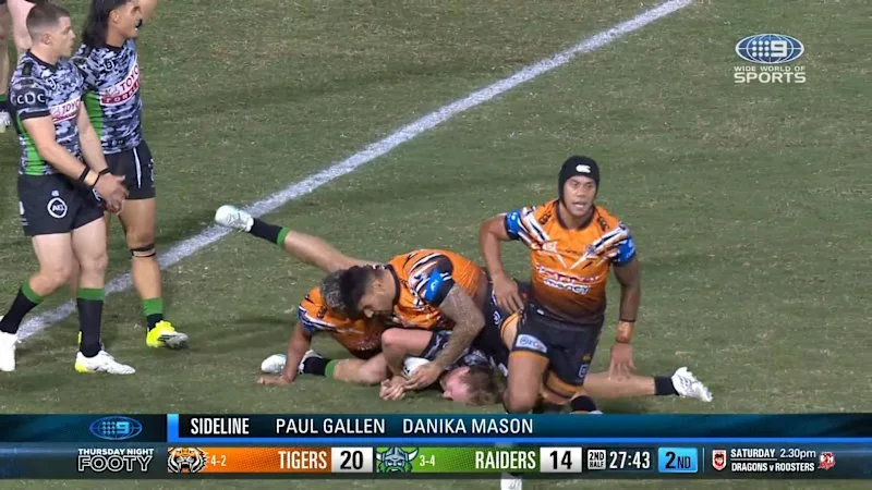 Gus, Freddy fire up at ref's penalty