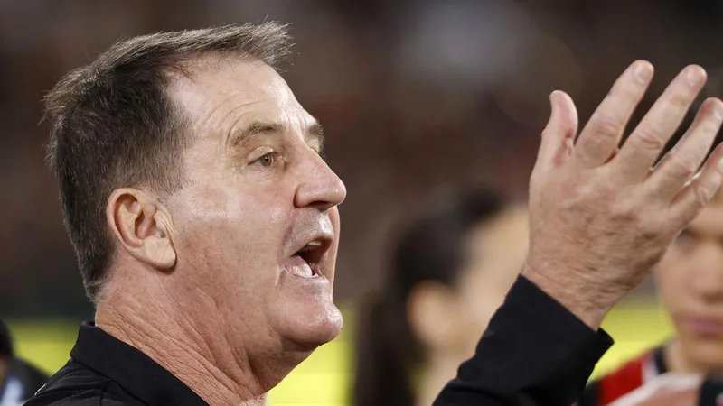 St Kilda coach Ross Lyon takes another not-so-veiled swipe at reporters