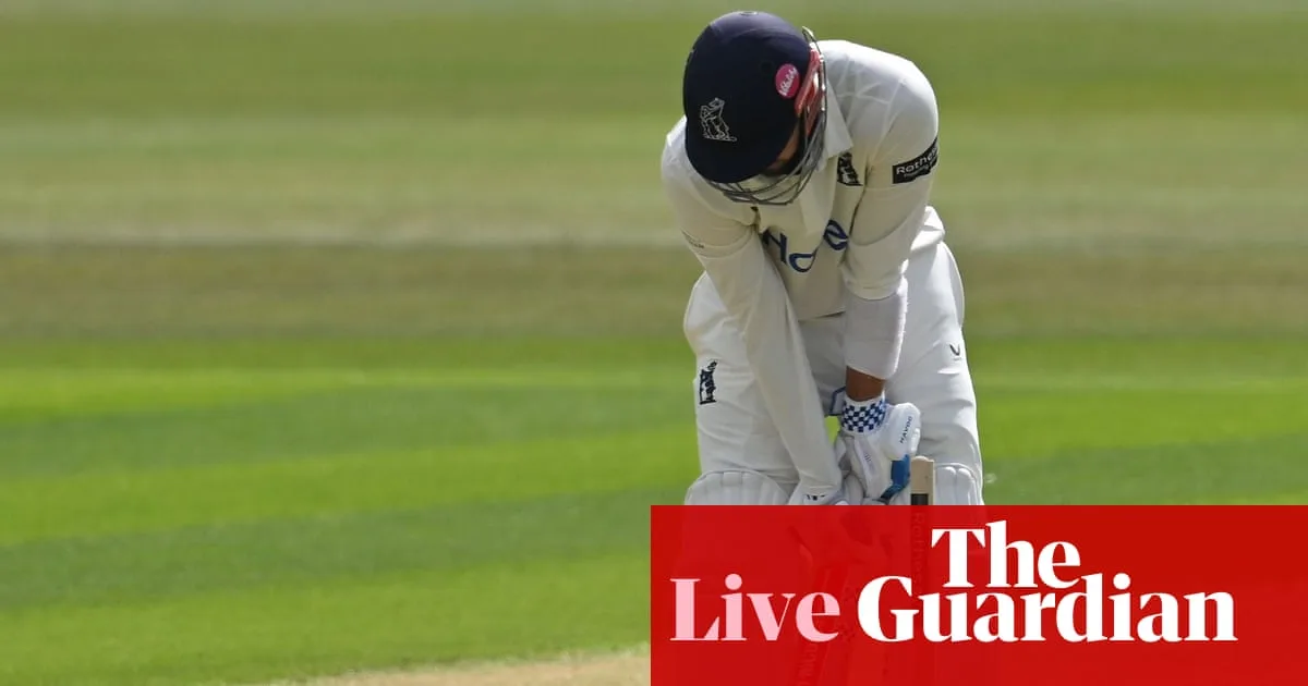 Surrey v Essex, Kent v Worcestershire, and more: county cricket, day two – as it happened
