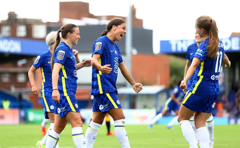 Chelsea [1] -- 0 Everton 6': Kerr gives Chelsea the lead with the perfectly placed shot to the corner
