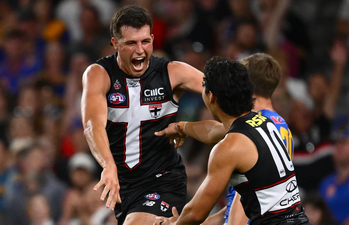 Saints show no mercy in triple-figure drubbing of Eagles