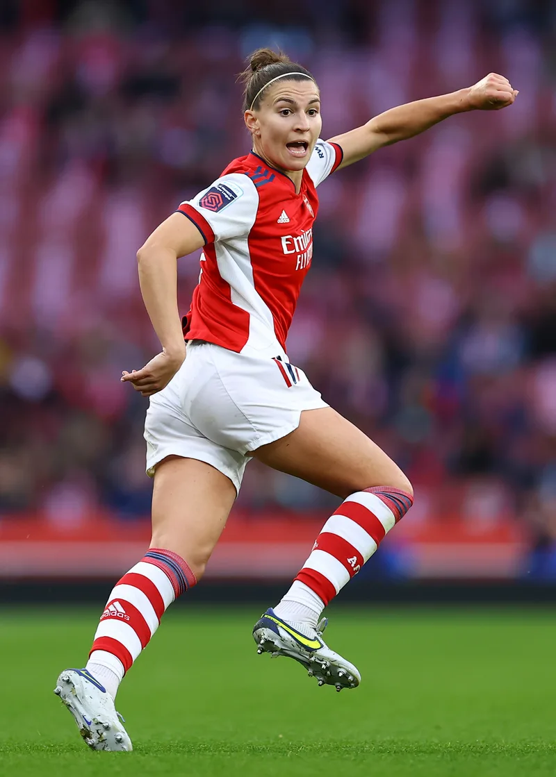 Steph Catley signs a new contract with Arsenal Women
