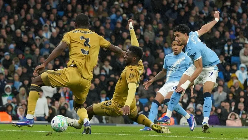 City sink Palace, keep Premier League title hopes alive