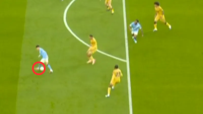 Stunning backheel keeps title heat on Arsenal