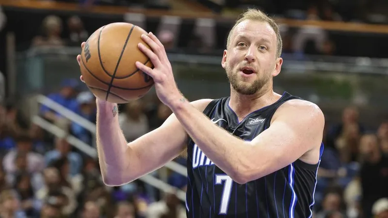 Boomers legend Joe Ingles signs with Melbourne United in long-awaited Australian homecoming