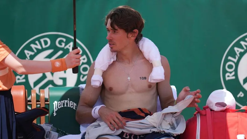 De Minaur Gets French Open Boost as Opponent Withdraws Injured