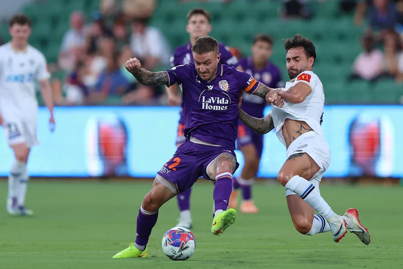 Glory skipper signs one-year contract extension