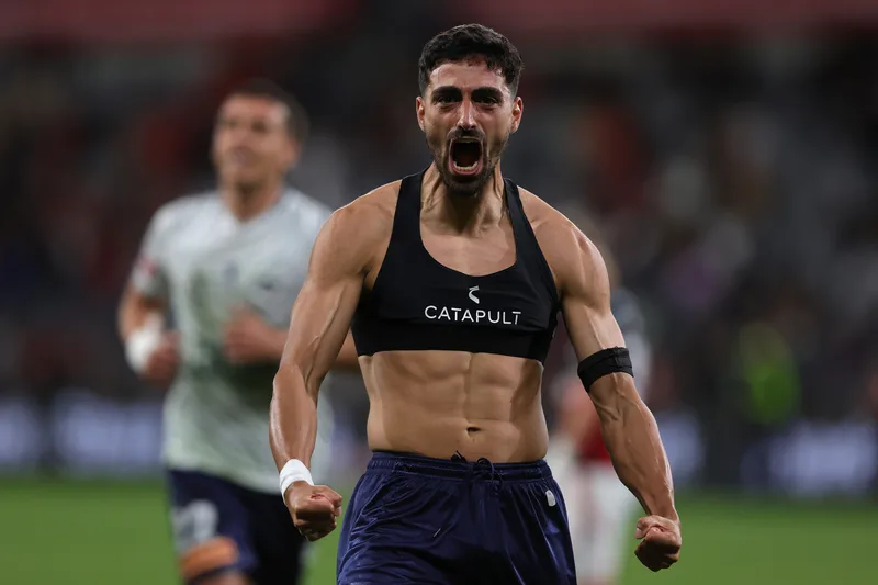 Jets sign Nikos Vergos from Melbourne Victory on two-year deal