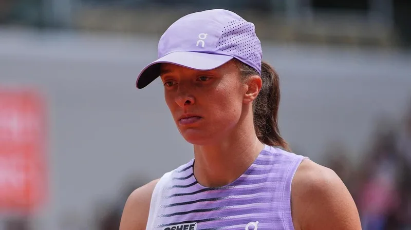 Swiatek Stunned as Roland-Garros Serves Up Another Boilover