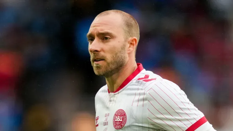 Christian Eriksen collapses: Denmark vs. Ukraine abandoned, former Spurs, Man United star 'conscious'