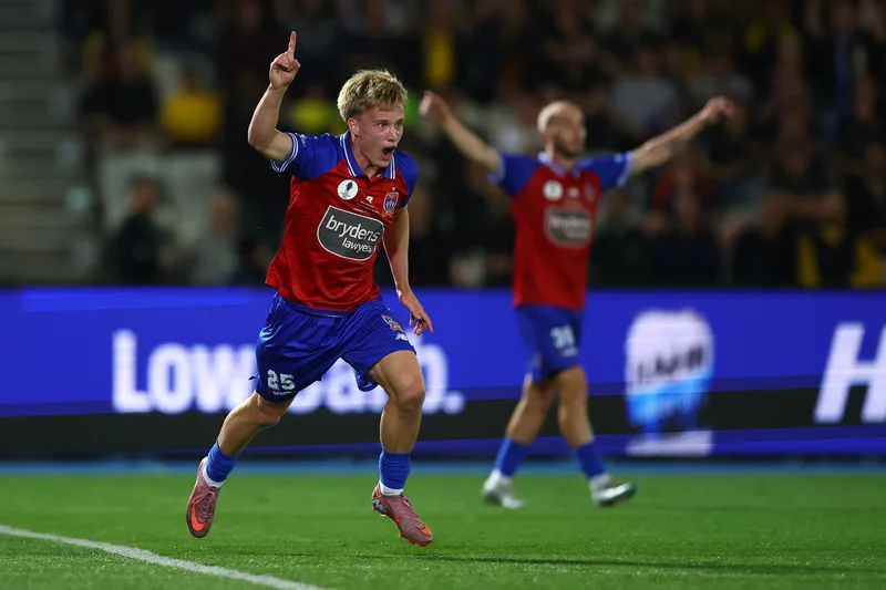 Cup Final Hero Re-Signs with the Newcastle Jets