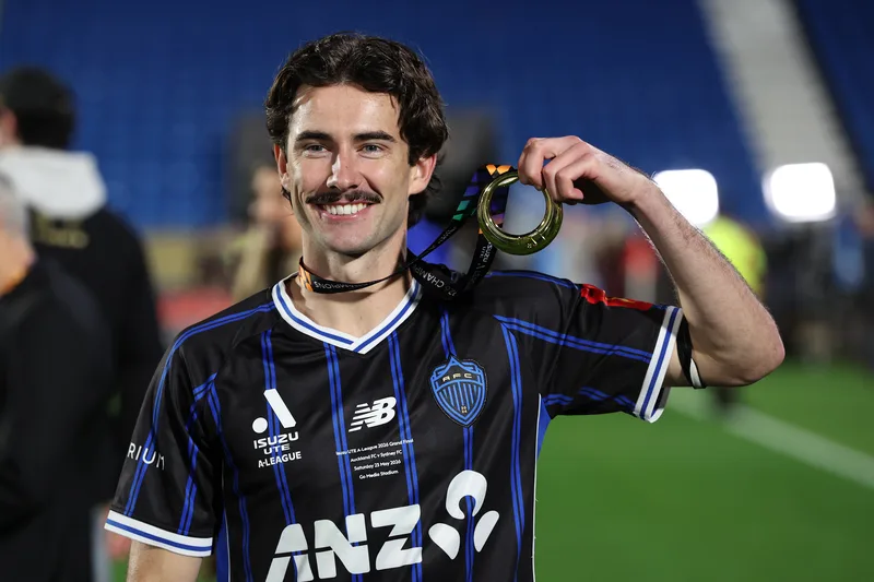Wanderers add Championship Winner Liam Gillion