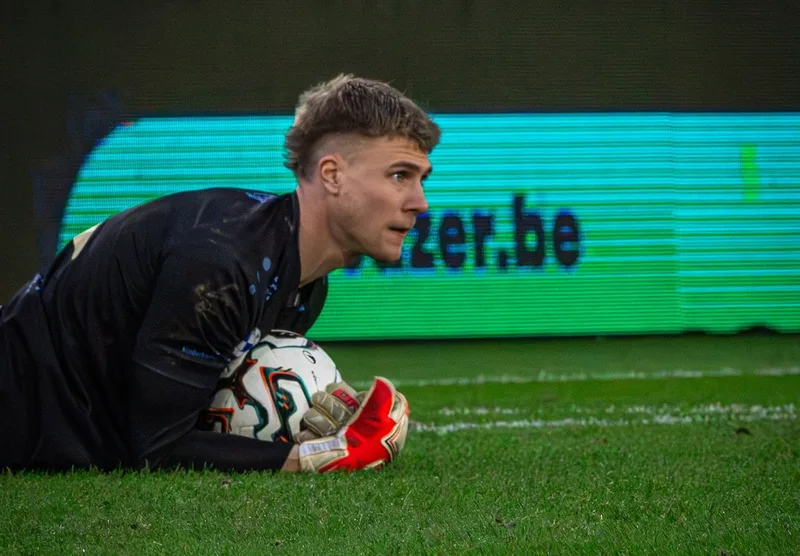 Beau Reus: Unattached to Hearts