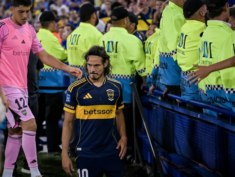 Edinson Cavani: Unattached to Lecce