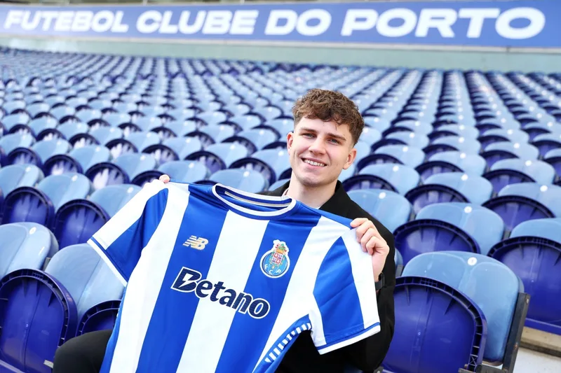 Oskar Pietuszewski: Porto to Undecided