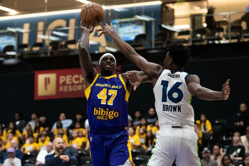 Arthur Kaluma: Unattached to Los Angeles Lakers